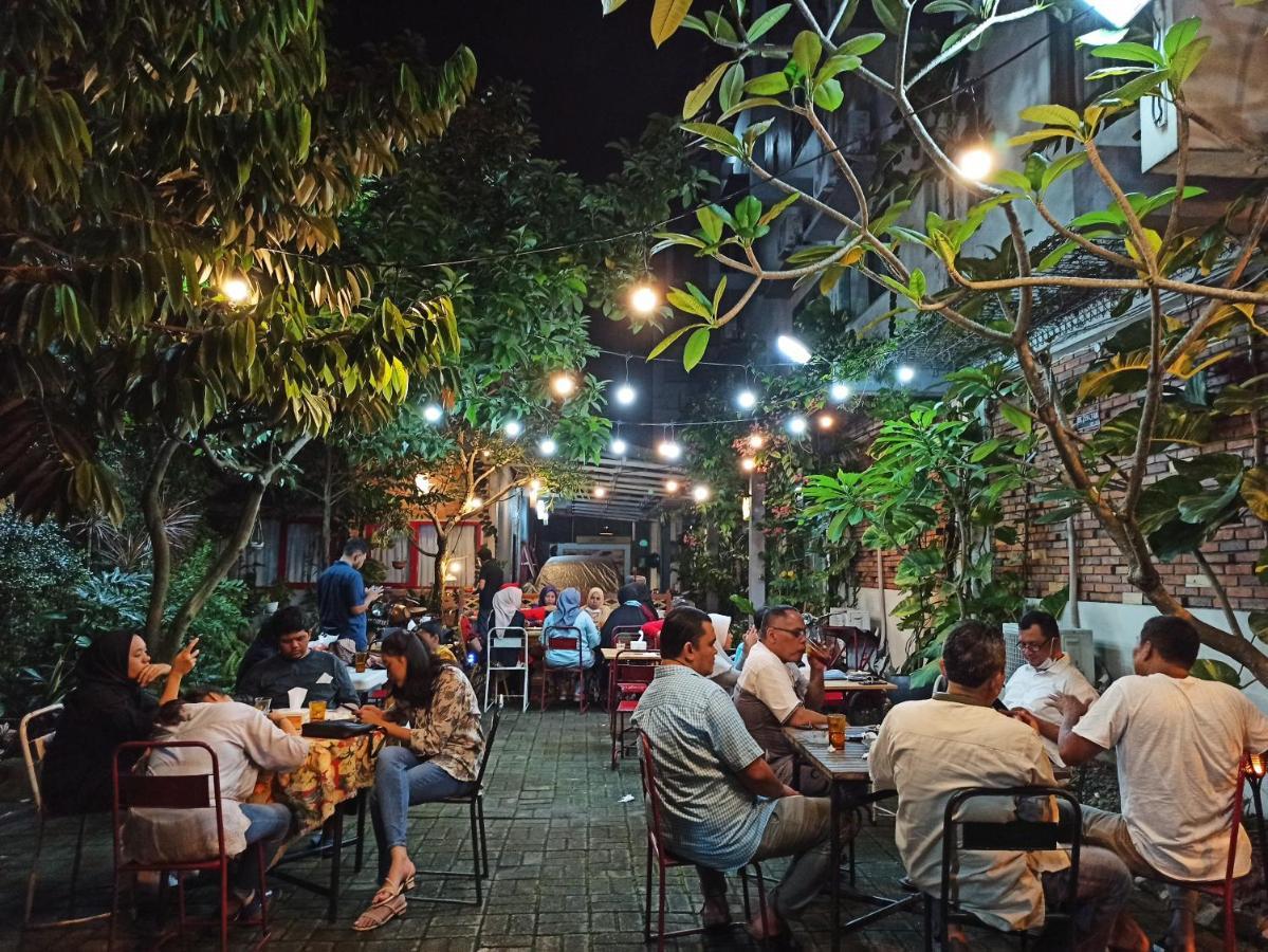 Hotel Roemah 28 Syariah Medan Exterior foto
