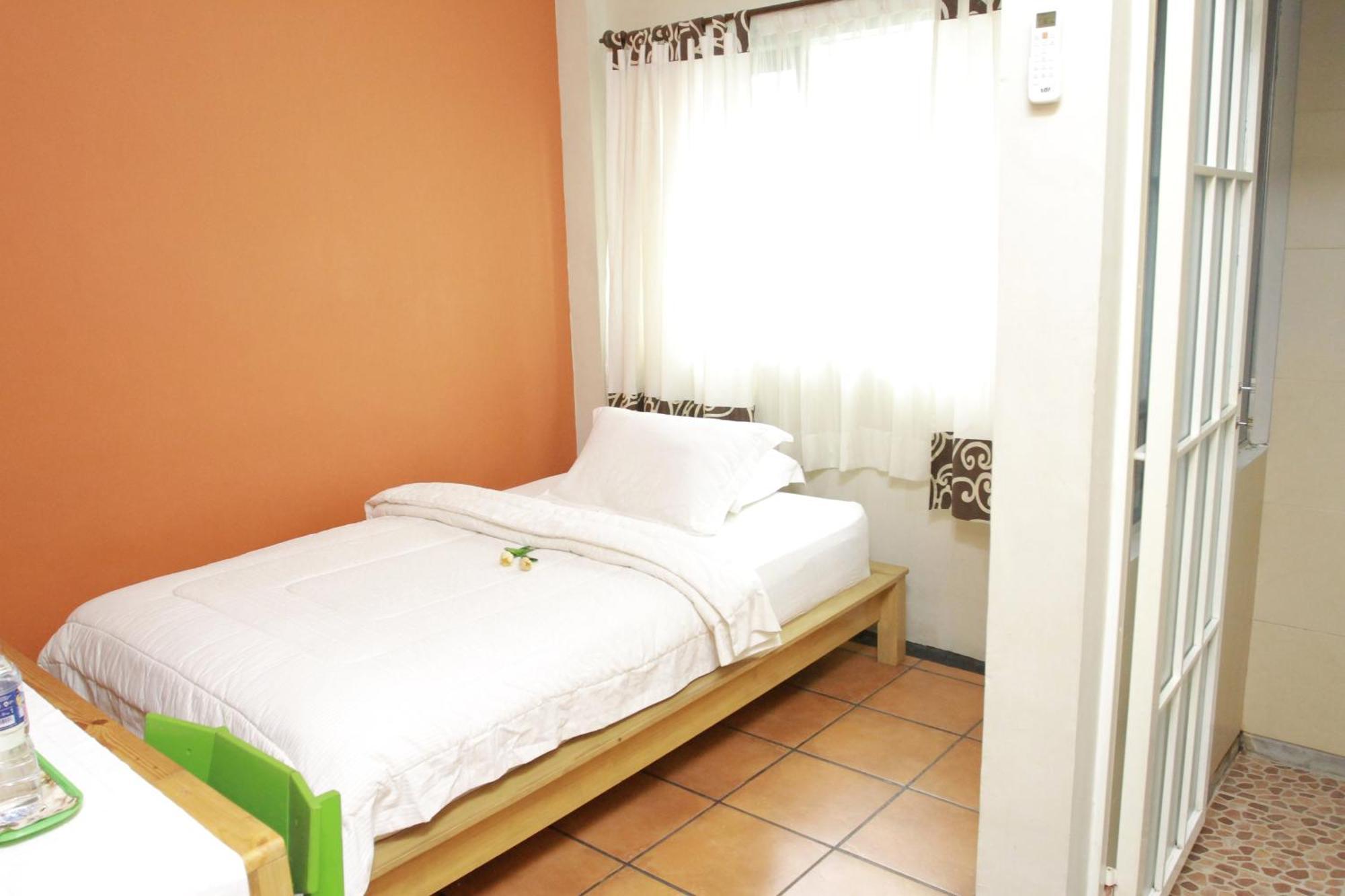 Hotel Roemah 28 Syariah Medan Exterior foto